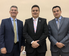 A Controladoria-Geral do Estado (CGE) promoveu capacitação sobre a modalidade de licitação que começa a ser adotada pelo Paraná, principalmente para obras públicas. O auditor do Tribunal de Contas da União (TCU) Claudio Sarian explicou o Regime Diferenciado de Contratações Públicas e destacou que este permite melhor planejamento de gastos e restrição à quantidade de aditivos. fOTO: dIVULGAÇÃO/CGE