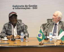 O vice-governador Darci Piana recebe o governador de Benue,  Ortom Samuel Ioraer. Presentes: Orbunde Terwase cefe da Casa Civi; Ijir Timothy Aondona secretário de Agricultura e Recursos Naturais; Oyiwona Godwin Emmanuel Secretário de Ciência, Tecnologia e Energia; Akase Terver, Secretário Chefe de Imprensa; Kwaghngu Abrahams, Assessor Especial de  Tarefas; Ubwa Paul Oorkuma, presidente da Câmara do Comércio do Estado de Benue.Curitiba, 27-11-19.Foto: Arnaldo Alves / AEN.