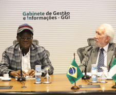 O vice-governador Darci Piana recebe o governador de Benue,  Ortom Samuel Ioraer. Presentes: Orbunde Terwase cefe da Casa Civi; Ijir Timothy Aondona secretário de Agricultura e Recursos Naturais; Oyiwona Godwin Emmanuel Secretário de Ciência, Tecnologia e Energia; Akase Terver, Secretário Chefe de Imprensa; Kwaghngu Abrahams, Assessor Especial de  Tarefas; Ubwa Paul Oorkuma, presidente da Câmara do Comércio do Estado de Benue.Curitiba, 27-11-19.Foto: Arnaldo Alves / AEN.