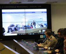 Forças policiais atuantes do projeto Em Frente Brasil, implantado em agosto deste ano no município de São José dos Pinhais, Região Metropolitana de Curitiba, participaram na manhã desta quarta-feira (27) de uma videoconferência com o ministro da Justiça e Segurança Pública, Sério Moro. A reunião ocorreu na sede da Secretaria da Segurança Pública, no bairro Centro Cívico, em Curitiba, e contou com a presença do secretário Romulo Marinho Soares. Foto: SESP