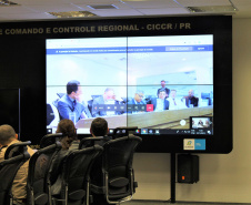Forças policiais atuantes do projeto Em Frente Brasil, implantado em agosto deste ano no município de São José dos Pinhais, Região Metropolitana de Curitiba, participaram na manhã desta quarta-feira (27) de uma videoconferência com o ministro da Justiça e Segurança Pública, Sério Moro. A reunião ocorreu na sede da Secretaria da Segurança Pública, no bairro Centro Cívico, em Curitiba, e contou com a presença do secretário Romulo Marinho Soares. Foto: SESP