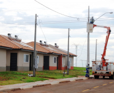 Os desafios de aliar a eficiência energética e a habitação popular foi o assunto de uma palestra dada pela Cohapar durante um encontro nacional sobre o tema nesta quarta-feira (27), em Campinas. Durante a apresentação, gestores públicos, especialistas e empresários puderam conhecer mais detalhes sobre as medidas tomadas pela companhia para garantir o desenvolvimento socioeconômico ambientalmente sustentável do Paraná. 