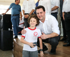 O Governador Carlos Massa Ratinho Júnior lança nesta quinta-feira (28),  o Programa Vida Nova Paraná em Jandaia do Sul.  E também anuncia  recursos e ações nas áreas da saúde, desenvolvimento urbano e sinalização viária, além de entrega de ambulância e de viatura para a Polícia Militar.Jandaia do Sul, 28/11/2019 -  Foto: Geraldo Bubniak/AEN