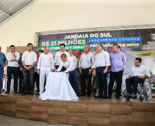 O Governador Carlos Massa Ratinho Júnior lança nesta quinta-feira (28),  o Programa Vida Nova Paraná em Jandaia do Sul.  E também anuncia  recursos e ações nas áreas da saúde, desenvolvimento urbano e sinalização viária, além de entrega de ambulância e de viatura para a Polícia Militar.Jandaia do Sul, 28/11/2019 -  Foto: Geraldo Bubniak/AEN
