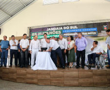 O Governador Carlos Massa Ratinho Júnior lança nesta quinta-feira (28),  o Programa Vida Nova Paraná em Jandaia do Sul.  E também anuncia  recursos e ações nas áreas da saúde, desenvolvimento urbano e sinalização viária, além de entrega de ambulância e de viatura para a Polícia Militar.Jandaia do Sul, 28/11/2019 -  Foto: Geraldo Bubniak/AEN