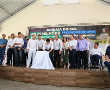 O Governador Carlos Massa Ratinho Júnior lança nesta quinta-feira (28),  o Programa Vida Nova Paraná em Jandaia do Sul.  E também anuncia  recursos e ações nas áreas da saúde, desenvolvimento urbano e sinalização viária, além de entrega de ambulância e de viatura para a Polícia Militar.Jandaia do Sul, 28/11/2019 -  Foto: Geraldo Bubniak/AEN