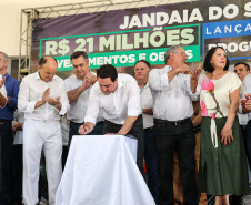 O Governador Carlos Massa Ratinho Júnior lança nesta quinta-feira (28),  o Programa Vida Nova Paraná em Jandaia do Sul.  E também anuncia  recursos e ações nas áreas da saúde, desenvolvimento urbano e sinalização viária, além de entrega de ambulância e de viatura para a Polícia Militar.Jandaia do Sul, 28/11/2019 -  Foto: Geraldo Bubniak/AEN