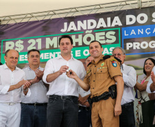O Governador Carlos Massa Ratinho Júnior lança nesta quinta-feira (28),  o Programa Vida Nova Paraná em Jandaia do Sul.  E também anuncia  recursos e ações nas áreas da saúde, desenvolvimento urbano e sinalização viária, além de entrega de ambulância e de viatura para a Polícia Militar.Jandaia do Sul, 28/11/2019 -  Foto: Geraldo Bubniak/AEN