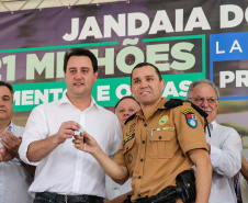 O Governador Carlos Massa Ratinho Júnior lança nesta quinta-feira (28),  o Programa Vida Nova Paraná em Jandaia do Sul.  E também anuncia  recursos e ações nas áreas da saúde, desenvolvimento urbano e sinalização viária, além de entrega de ambulância e de viatura para a Polícia Militar.Jandaia do Sul, 28/11/2019 -  Foto: Geraldo Bubniak/AEN