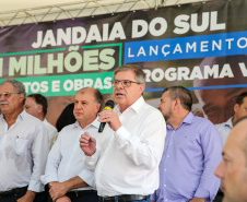 O Governador Carlos Massa Ratinho Júnior lança nesta quinta-feira (28),  o Programa Vida Nova Paraná em Jandaia do Sul.  E também anuncia  recursos e ações nas áreas da saúde, desenvolvimento urbano e sinalização viária, além de entrega de ambulância e de viatura para a Polícia Militar.Jandaia do Sul, 28/11/2019 -  Foto: Geraldo Bubniak/AEN