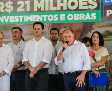 O Governador Carlos Massa Ratinho Júnior lança nesta quinta-feira (28),  o Programa Vida Nova Paraná em Jandaia do Sul.  E também anuncia  recursos e ações nas áreas da saúde, desenvolvimento urbano e sinalização viária, além de entrega de ambulância e de viatura para a Polícia Militar.Jandaia do Sul, 28/11/2019 -  Foto: Geraldo Bubniak/AEN