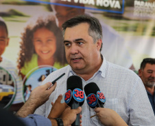 O Governador Carlos Massa Ratinho Júnior lança nesta quinta-feira (28),  o Programa Vida Nova Paraná em Jandaia do Sul.  E também anuncia  recursos e ações nas áreas da saúde, desenvolvimento urbano e sinalização viária, além de entrega de ambulância e de viatura para a Polícia Militar. Secretario de Saude, Beto Preto.Jandaia do Sul, 28/11/2019 -  Foto: Geraldo Bubniak/AEN