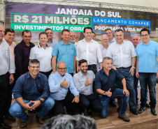 O Governador Carlos Massa Ratinho Júnior lança nesta quinta-feira (28),  o Programa Vida Nova Paraná em Jandaia do Sul.  E também anuncia  recursos e ações nas áreas da saúde, desenvolvimento urbano e sinalização viária, além de entrega de ambulância e de viatura para a Polícia Militar.Jandaia do Sul, 28/11/2019 -  Foto: Geraldo Bubniak/AEN