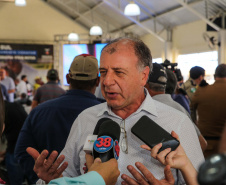 O Governador Carlos Massa Ratinho Júnior lança nesta quinta-feira (28),  o Programa Vida Nova Paraná em Jandaia do Sul.  E também anuncia  recursos e ações nas áreas da saúde, desenvolvimento urbano e sinalização viária, além de entrega de ambulância e de viatura para a Polícia Militar. Na foto, secretário do Desenvolvimento Urbano e de Obras Públicas (SEDU), João Carlos Ortega,Jandaia do Sul, 28/11/2019 -  Foto: Geraldo Bubniak/AEN
