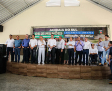 O Governador Carlos Massa Ratinho Júnior lança nesta quinta-feira (28),  o Programa Vida Nova Paraná em Jandaia do Sul.  E também anuncia  recursos e ações nas áreas da saúde, desenvolvimento urbano e sinalização viária, além de entrega de ambulância e de viatura para a Polícia Militar.Jandaia do Sul, 28/11/2019 -  Foto: Geraldo Bubniak/AEN