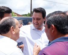 O município de Jandaia do Sul, no Vale do Ivaí, receberá uma série de ações do Governo do Estado nas áreas da saúde, segurança, saneamento, esporte, desenvolvimento urbano e para a sinalização de trânsito. Os investimentos somam R$ 21 milhões e foram confirmados pelo governador Carlos Massa Ratinho Junior nesta quinta-feira (28), em evento no município.