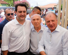 O município de Jandaia do Sul, no Vale do Ivaí, receberá uma série de ações do Governo do Estado nas áreas da saúde, segurança, saneamento, esporte, desenvolvimento urbano e para a sinalização de trânsito. Os investimentos somam R$ 21 milhões e foram confirmados pelo governador Carlos Massa Ratinho Junior nesta quinta-feira (28), em evento no município.