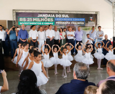 O município de Jandaia do Sul, no Vale do Ivaí, receberá uma série de ações do Governo do Estado nas áreas da saúde, segurança, saneamento, esporte, desenvolvimento urbano e para a sinalização de trânsito. Os investimentos somam R$ 21 milhões e foram confirmados pelo governador Carlos Massa Ratinho Junior nesta quinta-feira (28), em evento no município.