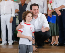 O município de Jandaia do Sul, no Vale do Ivaí, receberá uma série de ações do Governo do Estado nas áreas da saúde, segurança, saneamento, esporte, desenvolvimento urbano e para a sinalização de trânsito. Os investimentos somam R$ 21 milhões e foram confirmados pelo governador Carlos Massa Ratinho Junior nesta quinta-feira (28), em evento no município.