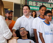 O município de Jandaia do Sul, no Vale do Ivaí, receberá uma série de ações do Governo do Estado nas áreas da saúde, segurança, saneamento, esporte, desenvolvimento urbano e para a sinalização de trânsito. Os investimentos somam R$ 21 milhões e foram confirmados pelo governador Carlos Massa Ratinho Junior nesta quinta-feira (28), em evento no município.