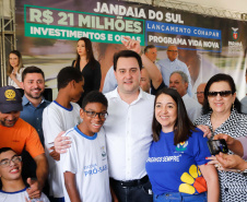 O município de Jandaia do Sul, no Vale do Ivaí, receberá uma série de ações do Governo do Estado nas áreas da saúde, segurança, saneamento, esporte, desenvolvimento urbano e para a sinalização de trânsito. Os investimentos somam R$ 21 milhões e foram confirmados pelo governador Carlos Massa Ratinho Junior nesta quinta-feira (28), em evento no município.