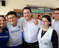 O município de Jandaia do Sul, no Vale do Ivaí, receberá uma série de ações do Governo do Estado nas áreas da saúde, segurança, saneamento, esporte, desenvolvimento urbano e para a sinalização de trânsito. Os investimentos somam R$ 21 milhões e foram confirmados pelo governador Carlos Massa Ratinho Junior nesta quinta-feira (28), em evento no município.