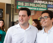 O município de Jandaia do Sul, no Vale do Ivaí, receberá uma série de ações do Governo do Estado nas áreas da saúde, segurança, saneamento, esporte, desenvolvimento urbano e para a sinalização de trânsito. Os investimentos somam R$ 21 milhões e foram confirmados pelo governador Carlos Massa Ratinho Junior nesta quinta-feira (28), em evento no município.