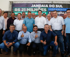 O município de Jandaia do Sul, no Vale do Ivaí, receberá uma série de ações do Governo do Estado nas áreas da saúde, segurança, saneamento, esporte, desenvolvimento urbano e para a sinalização de trânsito. Os investimentos somam R$ 21 milhões e foram confirmados pelo governador Carlos Massa Ratinho Junior nesta quinta-feira (28), em evento no município.