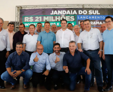 O município de Jandaia do Sul, no Vale do Ivaí, receberá uma série de ações do Governo do Estado nas áreas da saúde, segurança, saneamento, esporte, desenvolvimento urbano e para a sinalização de trânsito. Os investimentos somam R$ 21 milhões e foram confirmados pelo governador Carlos Massa Ratinho Junior nesta quinta-feira (28), em evento no município.