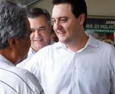 O município de Jandaia do Sul, no Vale do Ivaí, receberá uma série de ações do Governo do Estado nas áreas da saúde, segurança, saneamento, esporte, desenvolvimento urbano e para a sinalização de trânsito. Os investimentos somam R$ 21 milhões e foram confirmados pelo governador Carlos Massa Ratinho Junior nesta quinta-feira (28), em evento no município.