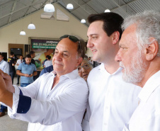 O município de Jandaia do Sul, no Vale do Ivaí, receberá uma série de ações do Governo do Estado nas áreas da saúde, segurança, saneamento, esporte, desenvolvimento urbano e para a sinalização de trânsito. Os investimentos somam R$ 21 milhões e foram confirmados pelo governador Carlos Massa Ratinho Junior nesta quinta-feira (28), em evento no município.