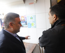 A Força-Tarefa Infância Segura de Combate a Crimes contra a Criança realizou na noite de quinta-feira (28) ações de fiscalização e conscientização em estabelecimentos comerciais e bares de Curitiba. Foi a sexta Operação Integrada e Ostensiva de Protec&#807;a&#771;o a&#768;s Crianc&#807;as e Adolescentes. Foto:SEJUF