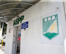 A Associação dos Servidores Públicos do Paraná (ASPP), entidade que congrega 54 mil funcionários do Estado, celebrou a decisão do governador Carlos Massa Ratinho Junior de antecipar o pagamento do 13º salário para o dia 4 de dezembro e a folha de dezembro e o terço de férias para o dia 23 de dezembro. 29/11/2019  -  Foto: Geraldo Bubniak/AEN