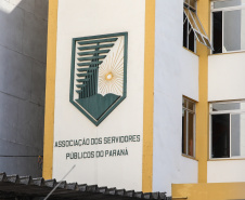 A Associação dos Servidores Públicos do Paraná (ASPP), entidade que congrega 54 mil funcionários do Estado, celebrou a decisão do governador Carlos Massa Ratinho Junior de antecipar o pagamento do 13º salário para o dia 4 de dezembro e a folha de dezembro e o terço de férias para o dia 23 de dezembro. 29/11/2019  -  Foto: Geraldo Bubniak/AEN