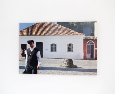 O olhar sensível de Alessandra Rocio de Andrade, aluna da APAE e estagiária de Educação Especial no Centro Juvenil de Artes (CJA) e no Museu Casa Alfredo Andersen (MCAA) de 2014 a 2019, deu origem à exposição fotográfica que leva seu nome. A mostra reúne imagens capturadas por Alessandra no primeiro semestre deste ano, quando participou da Oficina de Fotografia ministrada pelo fotógrafo Aurélio Peluso. 