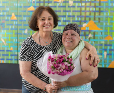 O olhar sensível de Alessandra Rocio de Andrade, aluna da APAE e estagiária de Educação Especial no Centro Juvenil de Artes (CJA) e no Museu Casa Alfredo Andersen (MCAA) de 2014 a 2019, deu origem à exposição fotográfica que leva seu nome. A mostra reúne imagens capturadas por Alessandra no primeiro semestre deste ano, quando participou da Oficina de Fotografia ministrada pelo fotógrafo Aurélio Peluso. 
