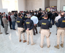 Foram entregues à Polícia Rodoviária Federal (PRF) 26 viaturas blindadas. O vice-governador Darci Piana fez a entrega dos veículos, que foram adquiridos por convênio entre o Governo do Estado, através do Departamento de Estradas de Rodagem (DER), e a superintendência estadual da PRF. Os recursos são dos contratos de concessão das rodovias, para aparelhamento das forças policiais do Estado. Foto: Ari Dias/AEN