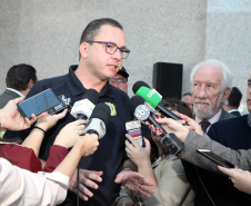 Foram entregues à Polícia Rodoviária Federal (PRF) 26 viaturas blindadas. O vice-governador Darci Piana fez a entrega dos veículos, que foram adquiridos por convênio entre o Governo do Estado, através do Departamento de Estradas de Rodagem (DER), e a superintendência estadual da PRF. Os recursos são dos contratos de concessão das rodovias, para aparelhamento das forças policiais do Estado. Foto: Ari Dias/AEN