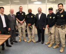 Foram entregues à Polícia Rodoviária Federal (PRF) 26 viaturas blindadas. O vice-governador Darci Piana fez a entrega dos veículos, que foram adquiridos por convênio entre o Governo do Estado, através do Departamento de Estradas de Rodagem (DER), e a superintendência estadual da PRF. Os recursos são dos contratos de concessão das rodovias, para aparelhamento das forças policiais do Estado. Foto: Ari Dias/AEN