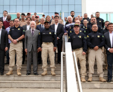 Foram entregues à Polícia Rodoviária Federal (PRF) 26 viaturas blindadas. O vice-governador Darci Piana fez a entrega dos veículos, que foram adquiridos por convênio entre o Governo do Estado, através do Departamento de Estradas de Rodagem (DER), e a superintendência estadual da PRF. Os recursos são dos contratos de concessão das rodovias, para aparelhamento das forças policiais do Estado. Foto: Ari Dias/AEN