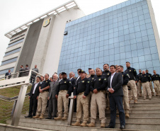 Foram entregues à Polícia Rodoviária Federal (PRF) 26 viaturas blindadas. O vice-governador Darci Piana fez a entrega dos veículos, que foram adquiridos por convênio entre o Governo do Estado, através do Departamento de Estradas de Rodagem (DER), e a superintendência estadual da PRF. Os recursos são dos contratos de concessão das rodovias, para aparelhamento das forças policiais do Estado. Foto: Ari Dias/AEN