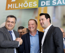 O governador Carlos Massa Ratinho Junior autorizou nesta terça-feira (3) o repasse de R$ 78 milhões para hospitais filantrópicos. Os recursos são destinados a obras (R$ 44,5 milhões) e equipamentos (R$ 33,5 milhões). É o maior pacote financeiro unificado da história às instituições, que atendem mais de 50% dos pacientes do Sistema Único de Saúde (SUS) no Paraná. Curitiba,03/12/2019 Foto:Jaelson Lucas / AEN