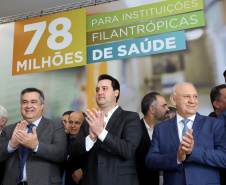 O governador Carlos Massa Ratinho Junior autorizou nesta terça-feira (3) o repasse de R$ 78 milhões para hospitais filantrópicos. Os recursos são destinados a obras (R$ 44,5 milhões) e equipamentos (R$ 33,5 milhões). É o maior pacote financeiro unificado da história às instituições, que atendem mais de 50% dos pacientes do Sistema Único de Saúde (SUS) no Paraná. Curitiba,03/12/2019 Foto:Jaelson Lucas / AEN