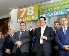 O governador Carlos Massa Ratinho Junior autorizou nesta terça-feira (3) o repasse de R$ 78 milhões para hospitais filantrópicos. Os recursos são destinados a obras (R$ 44,5 milhões) e equipamentos (R$ 33,5 milhões). É o maior pacote financeiro unificado da história às instituições, que atendem mais de 50% dos pacientes do Sistema Único de Saúde (SUS) no Paraná. Curitiba,03/12/2019 Foto:Jaelson Lucas / AEN