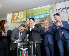 O governador Carlos Massa Ratinho Junior autorizou nesta terça-feira (3) o repasse de R$ 78 milhões para hospitais filantrópicos. Os recursos são destinados a obras (R$ 44,5 milhões) e equipamentos (R$ 33,5 milhões). É o maior pacote financeiro unificado da história às instituições, que atendem mais de 50% dos pacientes do Sistema Único de Saúde (SUS) no Paraná. Curitiba,03/12/2019 Foto:Jaelson Lucas / AEN