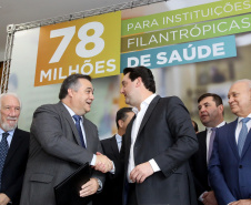 O governador Carlos Massa Ratinho Junior autorizou nesta terça-feira (3) o repasse de R$ 78 milhões para hospitais filantrópicos. Os recursos são destinados a obras (R$ 44,5 milhões) e equipamentos (R$ 33,5 milhões). É o maior pacote financeiro unificado da história às instituições, que atendem mais de 50% dos pacientes do Sistema Único de Saúde (SUS) no Paraná. Curitiba,03/12/2019 Foto:Jaelson Lucas / AEN