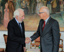 O vice governador Darci Piana recebe nesta terça-feira (3), o embaixador da Alemanha no Brasil, Georg Witschel no Palácio Iguaçu.   Curitiba, 03/12/2019 -  Foto: Geraldo Bubniak/AEN