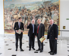 O vice governador Darci Piana recebe nesta terça-feira (3), o embaixador da Alemanha no Brasil, Georg Witschel no Palácio Iguaçu.   Curitiba, 03/12/2019 -  Foto: Geraldo Bubniak/AEN