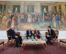 O vice governador Darci Piana recebe nesta terça-feira (3), o embaixador da Alemanha no Brasil, Georg Witschel no Palácio Iguaçu.   Curitiba, 03/12/2019 -  Foto: Geraldo Bubniak/AEN