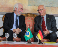 O vice governador Darci Piana recebe nesta terça-feira (3), o embaixador da Alemanha no Brasil, Georg Witschel no Palácio Iguaçu.   Curitiba, 03/12/2019 -  Foto: Geraldo Bubniak/AEN